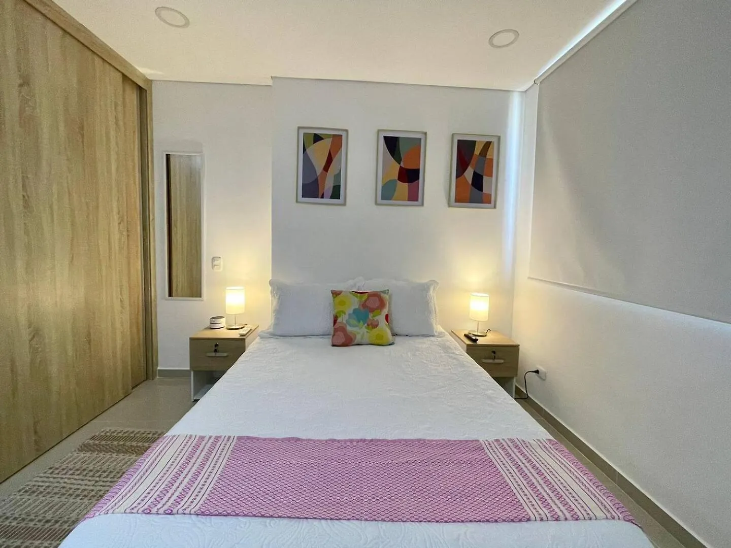 Moderno Y Amplio Apartamento Cerca A La Playa! contacts